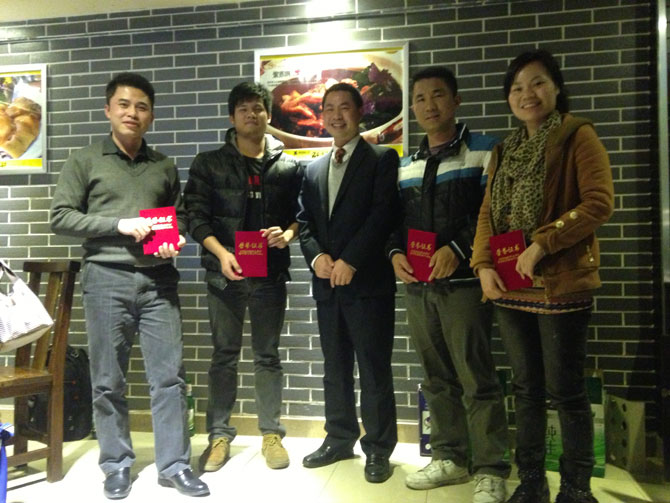  告別2013迎接2014,卓石公司團隊年終聚餐,一起探討企業(yè)發(fā)展戰(zhàn)略與品嘗舌尖上的美味，非常感謝大家一直以來對卓石公司的支持，2014年我們會更加努力，會做得更好！